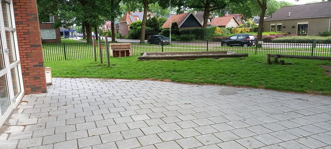 Overzicht van het buitenterrein bij locatie Breehorn