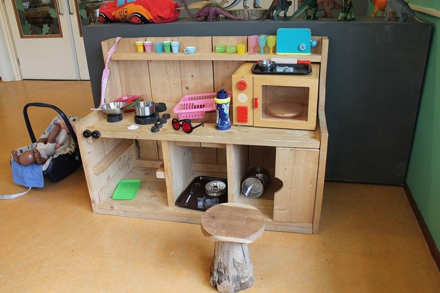 Houten speelkeuken op locatie Skager Rak