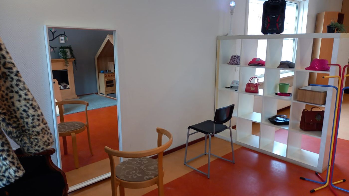Verkleedhoek en speelkast op locatie Breehorn
